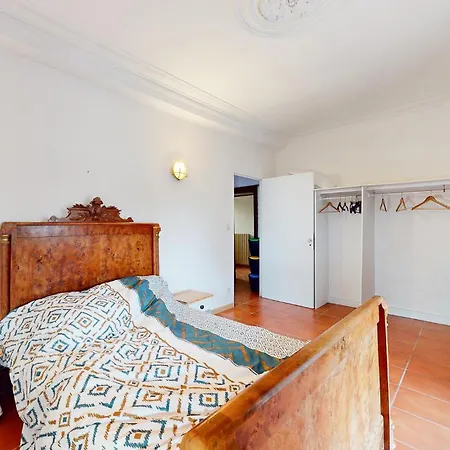 4 Bedroom Gorgeous In * Parennes