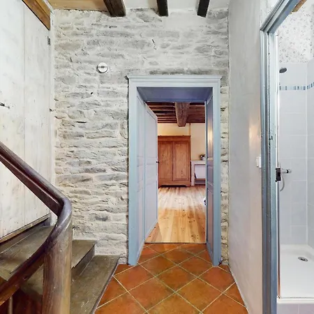 4 Bedroom Gorgeous In * Parennes