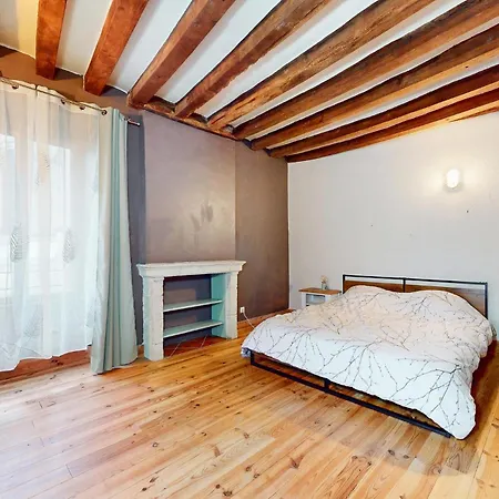 4 Bedroom Gorgeous In Parennes